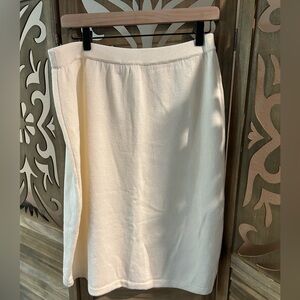 St. John’s Cream Colored Santana Knit Skirt Size 14